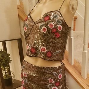 ❤Guess Topeka Embroidered Sequin Skirt Set